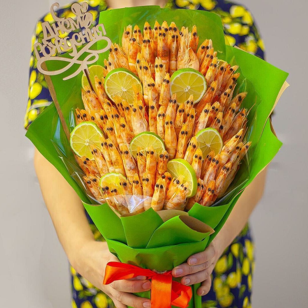 Muzhskoj-buket-90.-Buket-iz-krevetok-s-limonom-1.jpg
